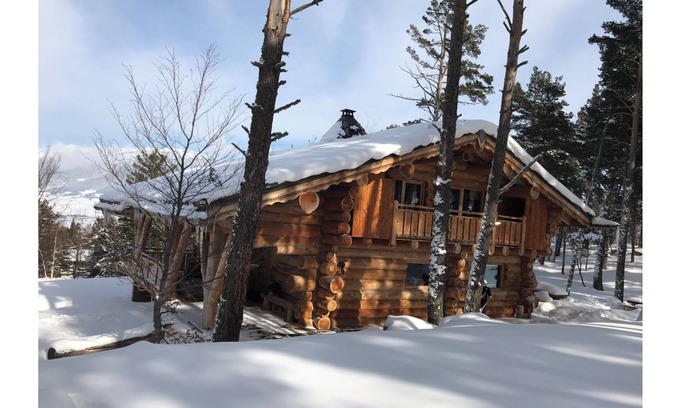 Formigueres Ski Chalet | Cozy Cottage Retreat in the Eastern Pyrenees for Families