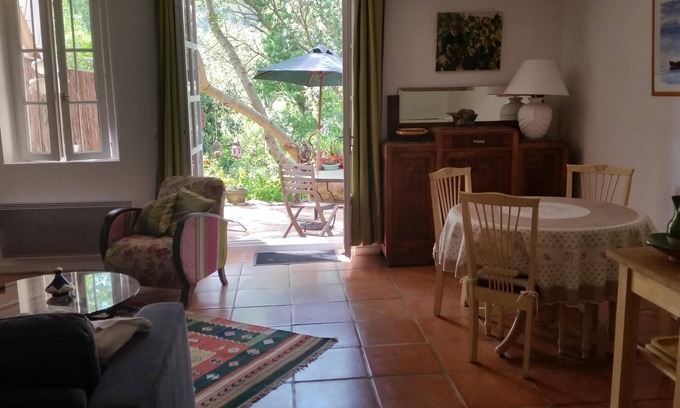 Lagrasse Apartment | Cozy Cottage for 2 with Kitchen & Breakfast Included