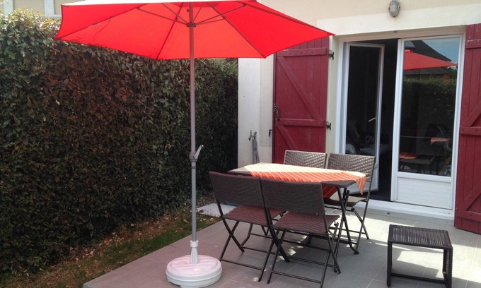 Port Guillaume House | Renovated Cottage with Oceanfront Views and Pool Access