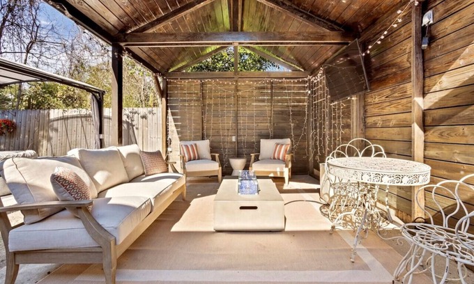 Bay St Louis Apartment | Coastal Cottage: Inviting Retreat with Hot Tub & Ocean View