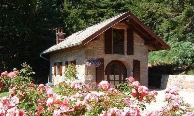 Le Tholy House | Idyllic Cottage with Pool and Lake Views, Rated 9.8/10