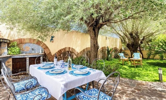 Cala Gonone Villa | Inviting Oceanfront Cottage in Cala Gonone - Rated 9.6/10