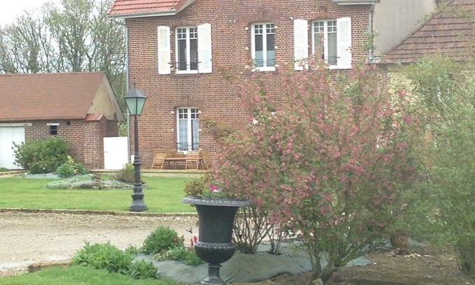 Auneuil Cottage | Inviting Cottage Retreat in Historic Farmhouse - 10/10 Rated