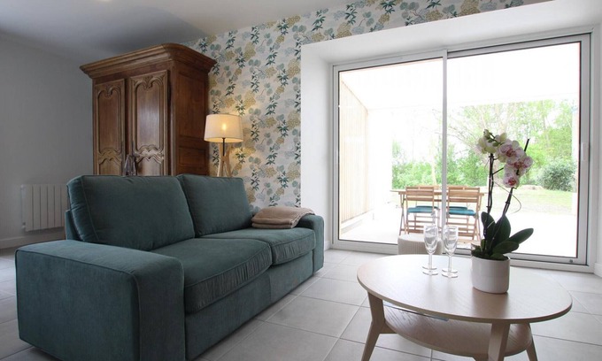 Saint-Lo-d'Ourville Apartment | Charming Cottage in Portbail-sur-Mer with Garden and Terrace