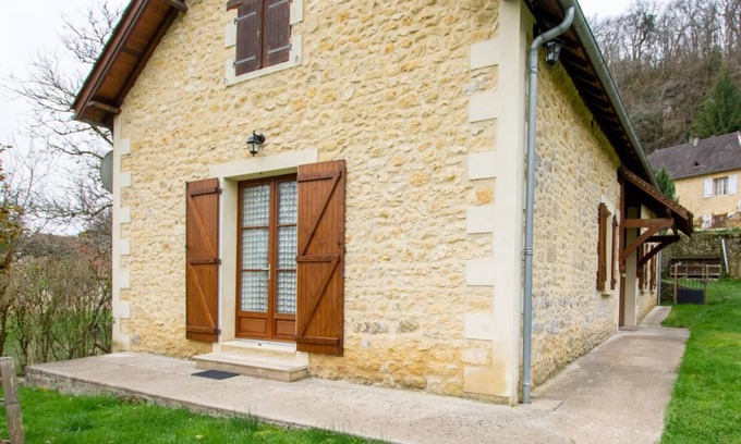 Tursac Cottage | Charming Gite Tursac: Family Stay with Spa and Breakfast