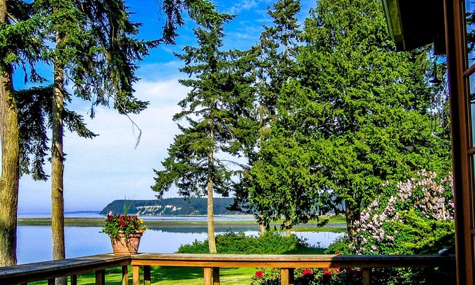 Sequim House | Waterfront Cottage with Spa, Breakfast & Pet-Friendly Perks