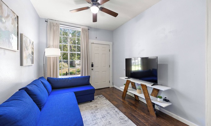 Nacogdoches House | Charming Cottage in historic Nacogdoches. Steps away from the brick streets!