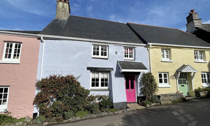 Dittisham Cottage | Inviting Cottage with Private Garden and Pet-Friendly Amenities