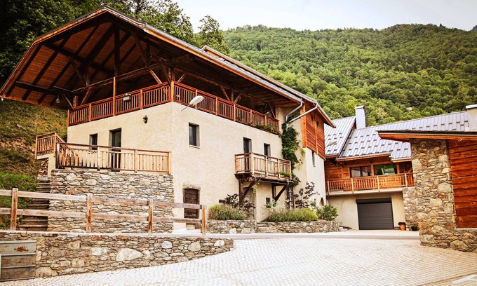 Albertville Ski Chalet | Cozy Cottage with Spa & Hot Tub in Albertville