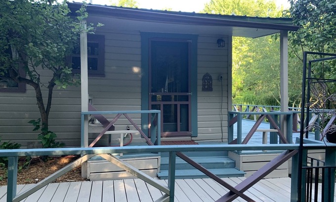 Brimfield Cottage | Relaxing Cottage Retreat with Lake View and Pet-Friendly Options