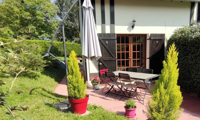 La Vallee Cottage | Stunning Houlgate Cottage with Breakfast and Family Amenities