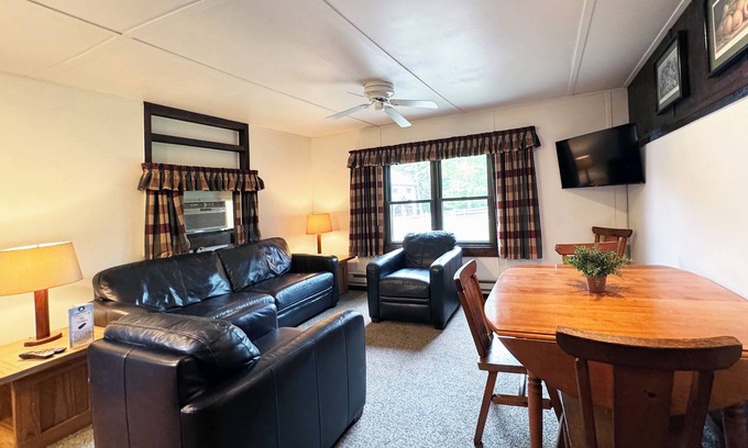 Reeders Cottage | Cozy Poconos Retreat: 2BR with Pool & Family Amenities