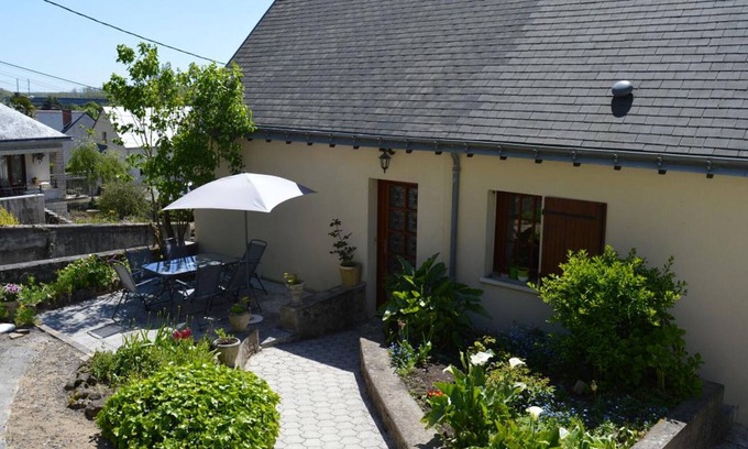 Vouvray Cottage | Gite Vouvray: Family-Friendly Retreat with Spa and Breakfast