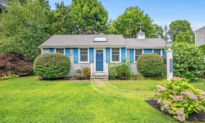 Osterville Cottage | Inviting Cottage Steps from Osterville Village and Dowses Beach