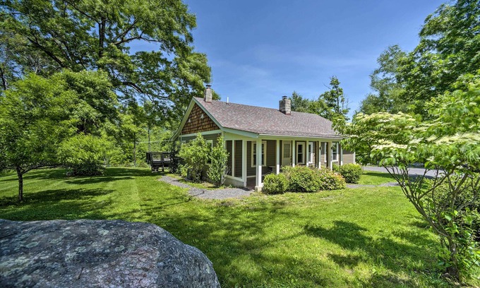 Wallkill House | Scenic Cottage with Deck: Mountain & Lake Views Await