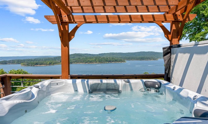 Blue Eye Cottage | Dog-Friendly Blue Moon Cottage with Lake Views & Hot Tub