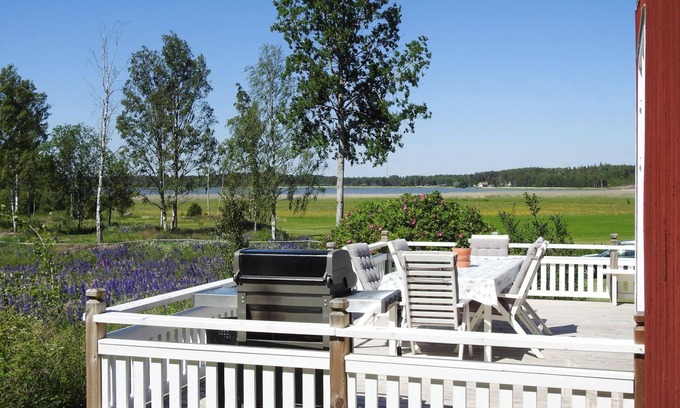 Kristinehamn House | Cozy Cottage with Lake View and Inviting Fireplace