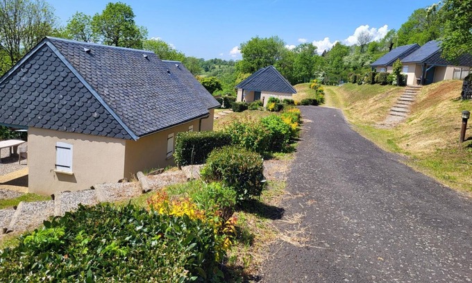 Paulhenc Cottage | Cozy Gite Paulhenc: Family-Friendly Retreat with Pool