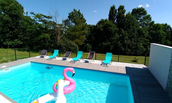 Sarraziet Cottage | Cozy Cottage with Heated Pool in the Heart of Landes