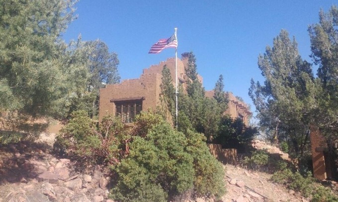 Payson Cottage | Scenic Cottage with Breathtaking Views & Breakfast Included