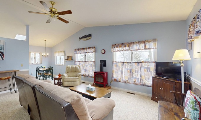 Chamberlain Cottage | Charming Cottage with Ocean Views, Wifi, and Washer and Dryer