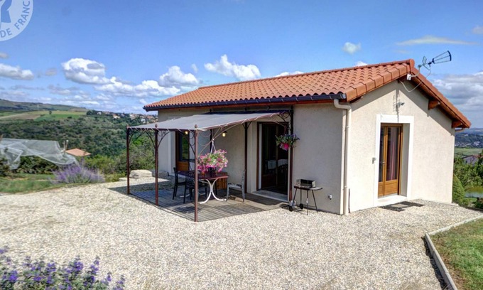 Genilac Cottage | Comfortable Gite Genilac: Family-Friendly with Spa & Kitchen