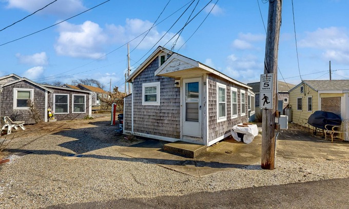 Dennis Port Cottage | Cozy Cottage with Private Beach & Full Kitchen Retreat