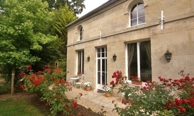Mouy Cottage | Gite Mouy: 2 Bedroom Retreat with Spa and Family Comfort