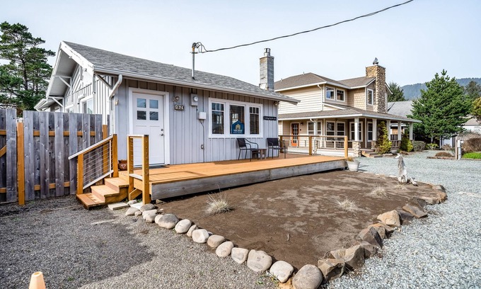 Manzanita Cottage | Cozy Oceanfront Cottage with WiFi & Pool, Steps from Beach