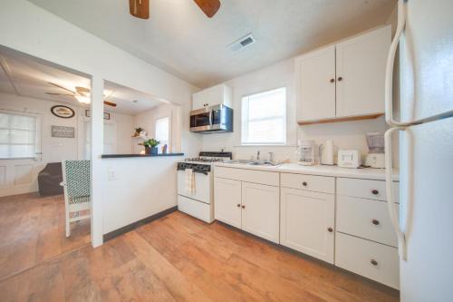 Geneva-on-the-Lake House | Family-Friendly Cottage with Yard Near Lake Erie - 9.7 Rated