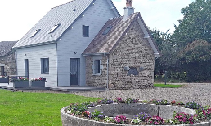 Sainte-Opportune Cottage | Comfortable Gite Sainte-Opportune with Spa and Kitchen