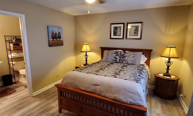 Murfreesboro House | Delightful Country Cottage with Kitchen & Pet-Friendly Stay
