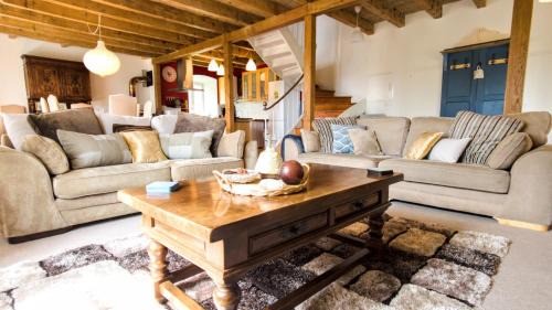 Le Monestier House | Charming Country Getaway, Balcony, Views, Office