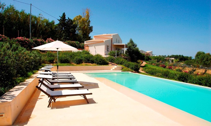 Castelvetrano House | Idyllic Country House with Pool Near Selinunte Beach