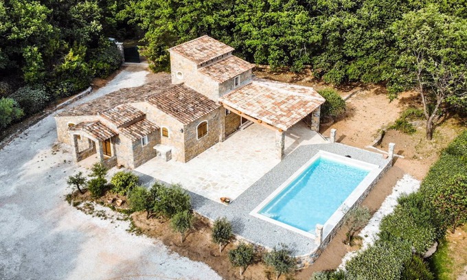 Neoules House | Idyllic Family Retreat in Provence with Pool & Ocean Views