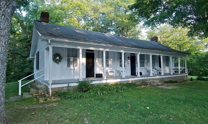Gnaw Bone House | Inviting 3BR House with Spa, Hot Tub and Pet-Friendly Perks