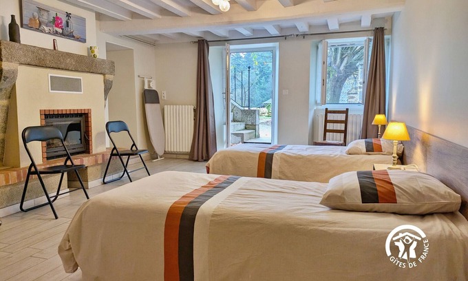 L'Huisserie Cottage | Charming Countryside Retreat with Farm Experience and Nearby Forest