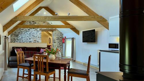 Pencader Apartment | Idyllic Countryside Barn with Hot Tub & Pet-Friendly Vibes