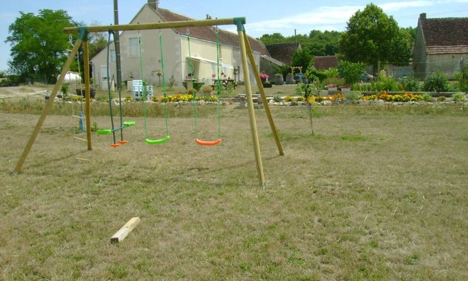 Chedigny Cottage | Gite Chédigny: Family-Friendly Stay with Pool & Spa
