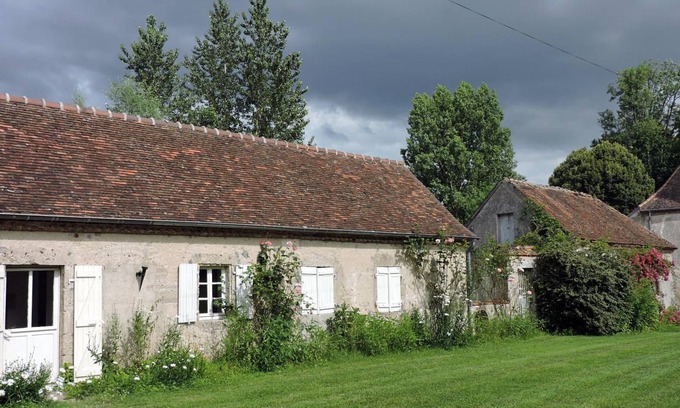 Trateau Cottage | Gite Treteau: Pet-Friendly Retreat with Spa & Breakfast
