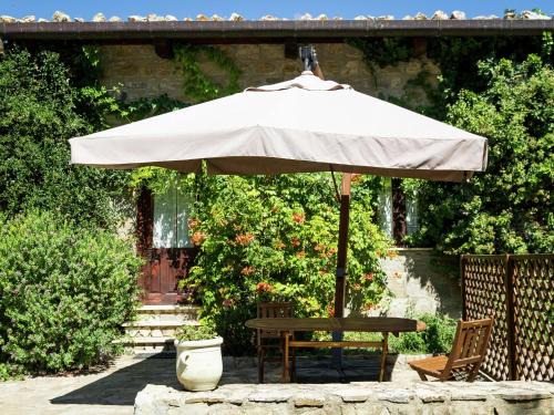 Landro House | Relax at Belvilla by OYO Marchese: Pet-Friendly Haven