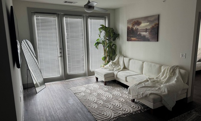 Addison Apartment | Charming, Cozy 2-bedroom with luxury gym, WiFi, & Pool in Addison