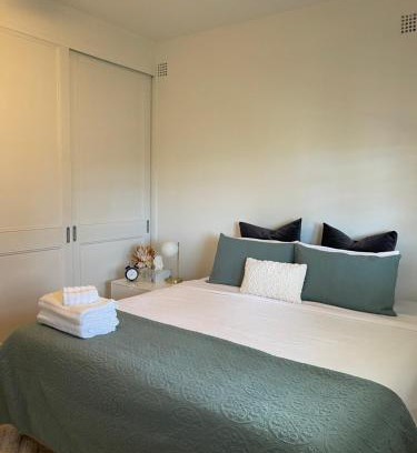 Blacktown House | Cozy 2BR Cottage with Breakfast & High Guest Rating