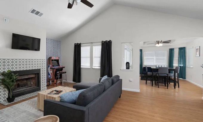 Round Rock House | Peaceful 3-Bedroom Retreat in Prime Location with Breakfast