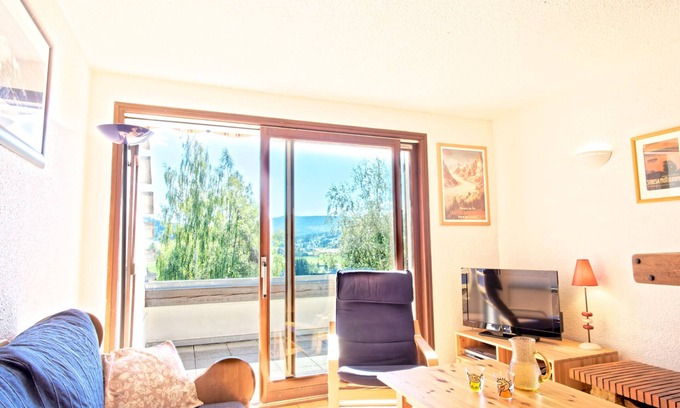 Correncon-en-Vercors Apartment | Family-Friendly Apartment in Corrençon-en-Vercors with Spa