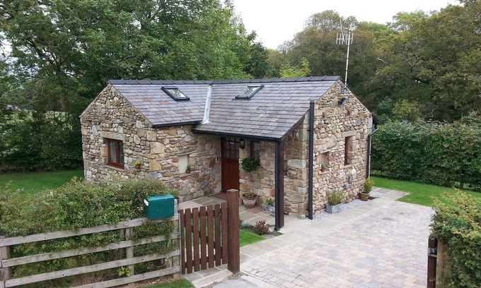Fourstones Near Bentham Cottage | Cozy Private Stone Retreat for Two with Pool and Breakfast