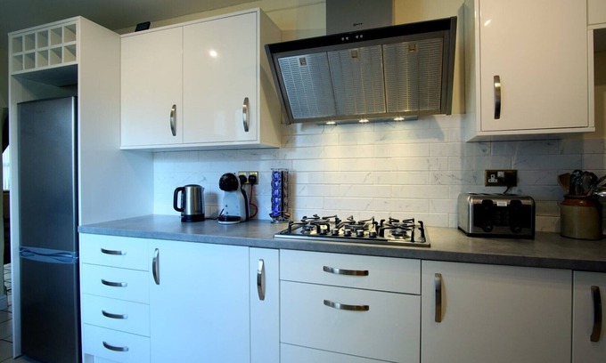 Chudleigh House | Delightful Devon Holiday Cottage with Pet-Friendly Amenities