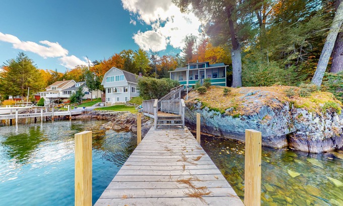 West Alton Cottage | Pet-Friendly Lakefront Cottage with Private Dock & Beach