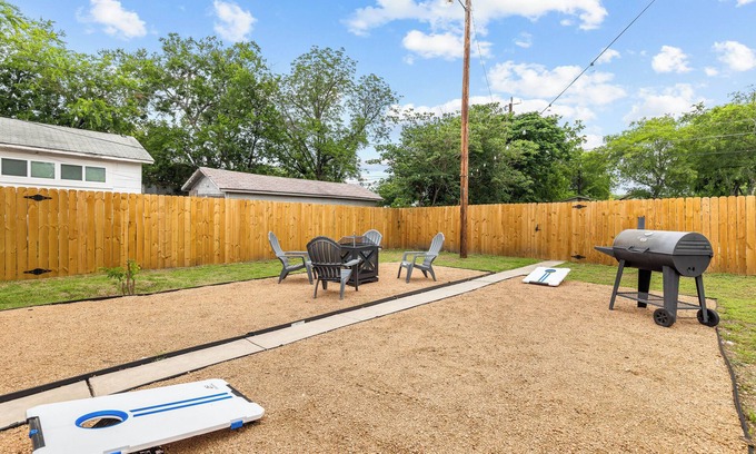 Highland Park House | Charming Duplex Near Downtown & Riverwalk 101