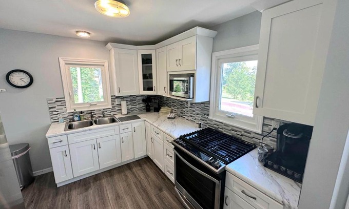 St. Charles Apartment | Exceptional Duplex on Main: Pet-Friendly with Breakfast